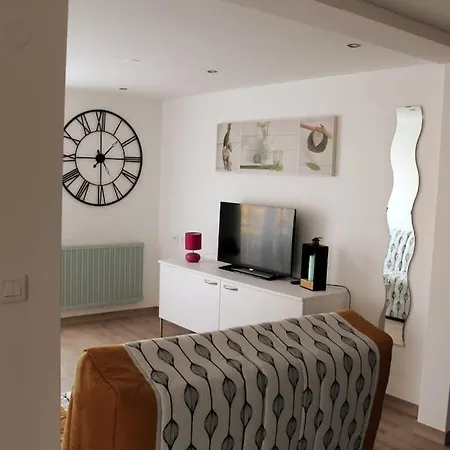 Les Tilleuls Piscine Ete 2026 アパート *